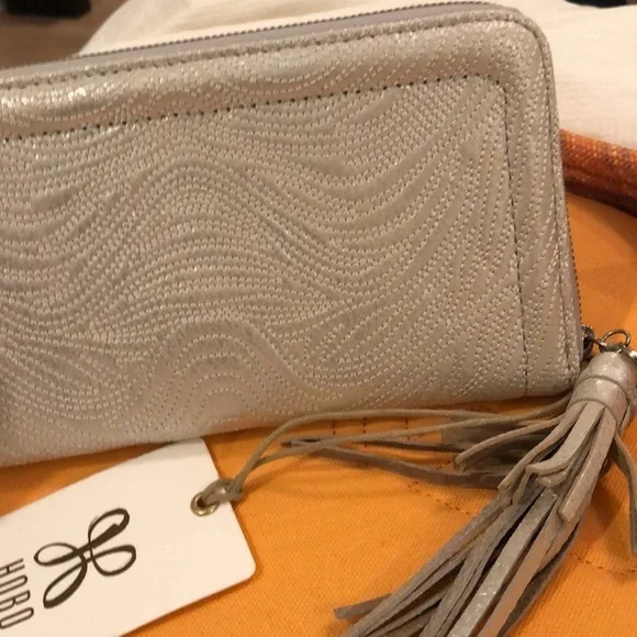 HOBO NILA LARGE ZIP AROUND WALLET in SILVER NWT